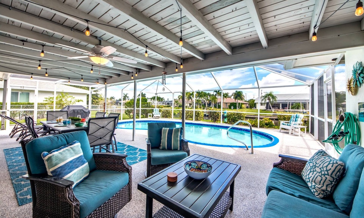 Caloosahatchee Villa | Villa Tropical Vibes - Charming 3 BR waterfront Villa with heated pool, bicycles, fishing poles - walking distance to bars and restaurants