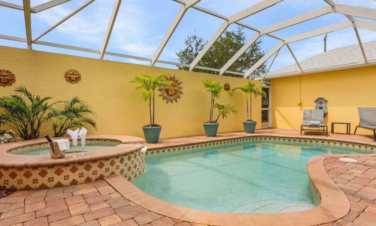 Cape Coral Villa | Villa Tuscany: Luxury Stay with Pool & Spa