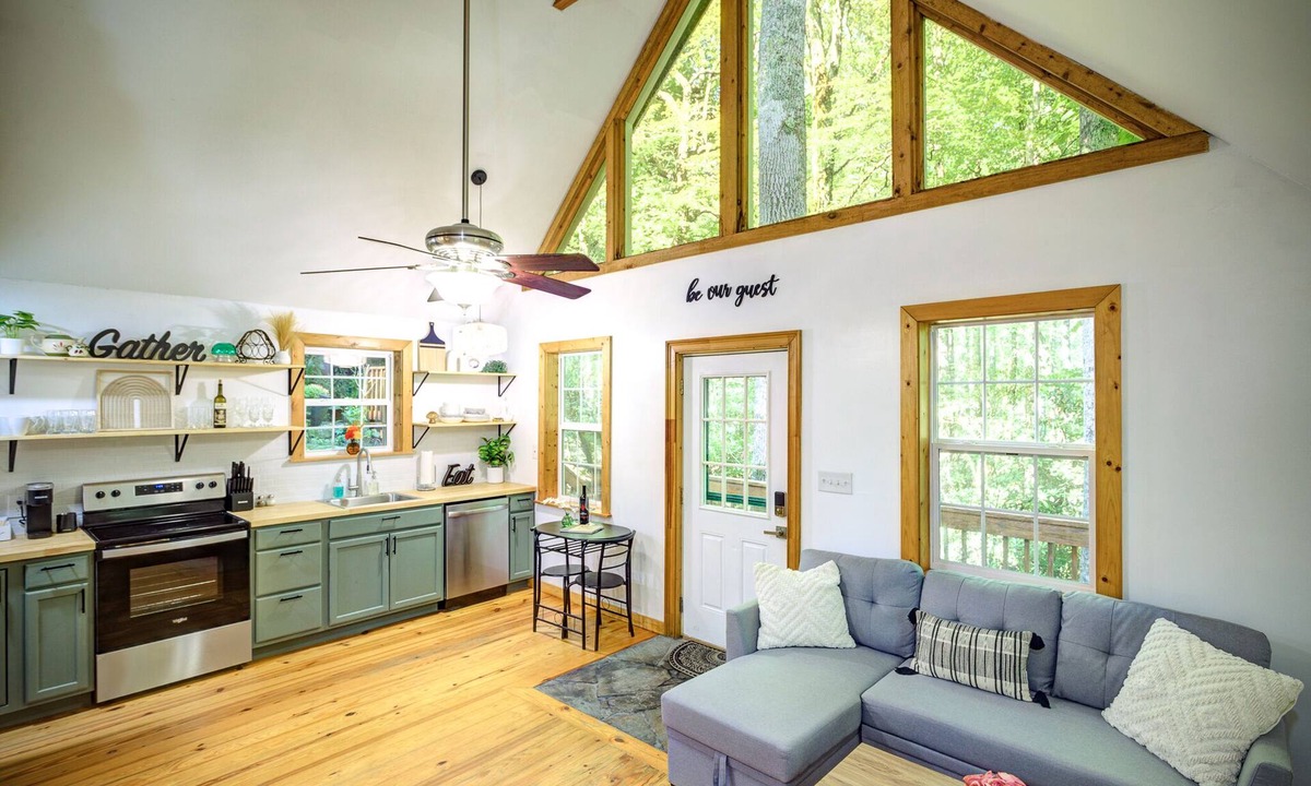 Banner Elk Ski Chalet | Visit #mytreetophideaway located in Banner Elk, NC, nestled high in the trees.