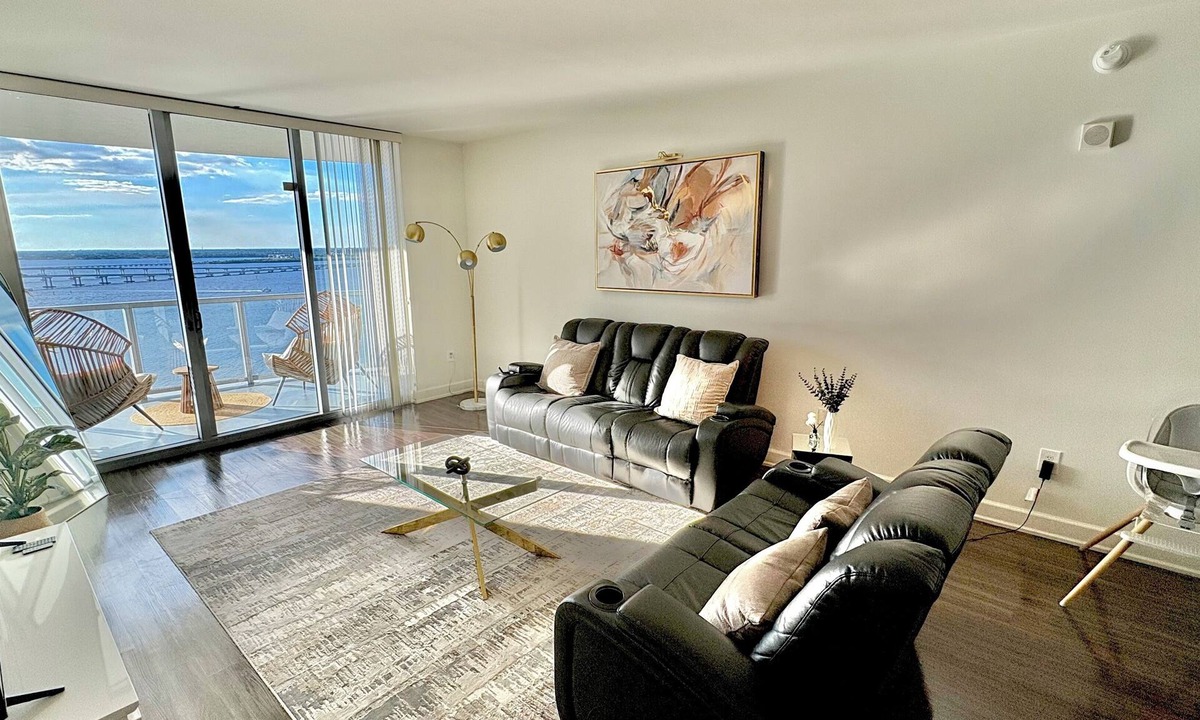 Fort Myers Apartment | Vista Luxe Large Apartment Ocean View