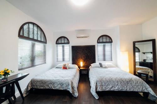 Northeast Miami Apartment | Vive Zen 2 Queen Beds