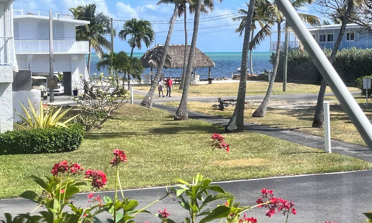 Silver Shores House | WAKE UP TO AN OCEANVIEW