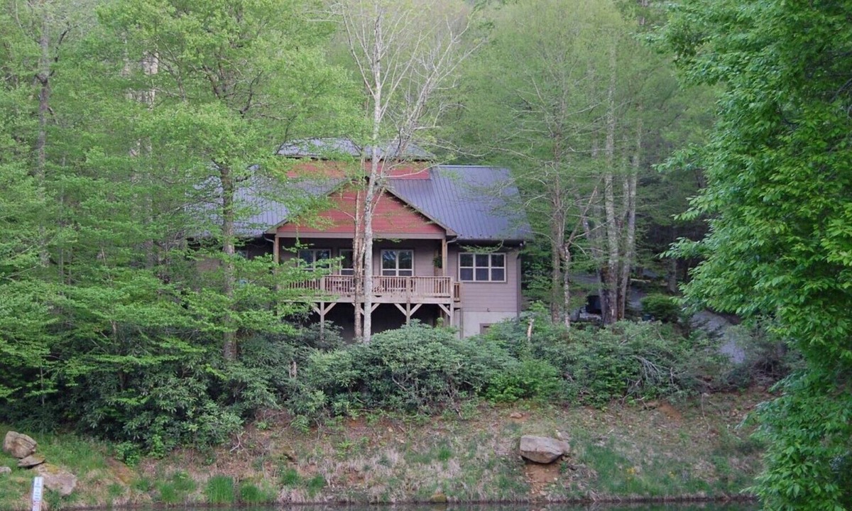 Sugar Mountain House | Walk to all Sugar Village amenities-Ski, Tubing, Golf & Tennis