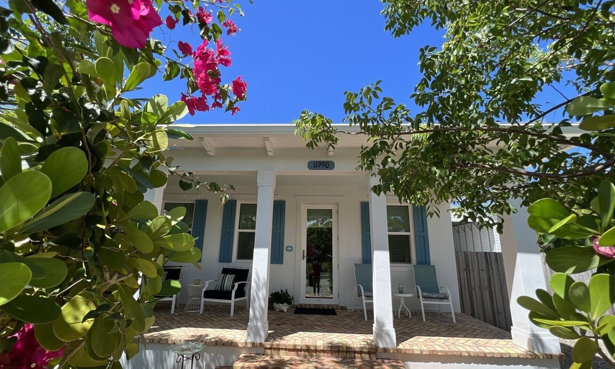 Hobe Sound House | Walk to beach and restaurants!
