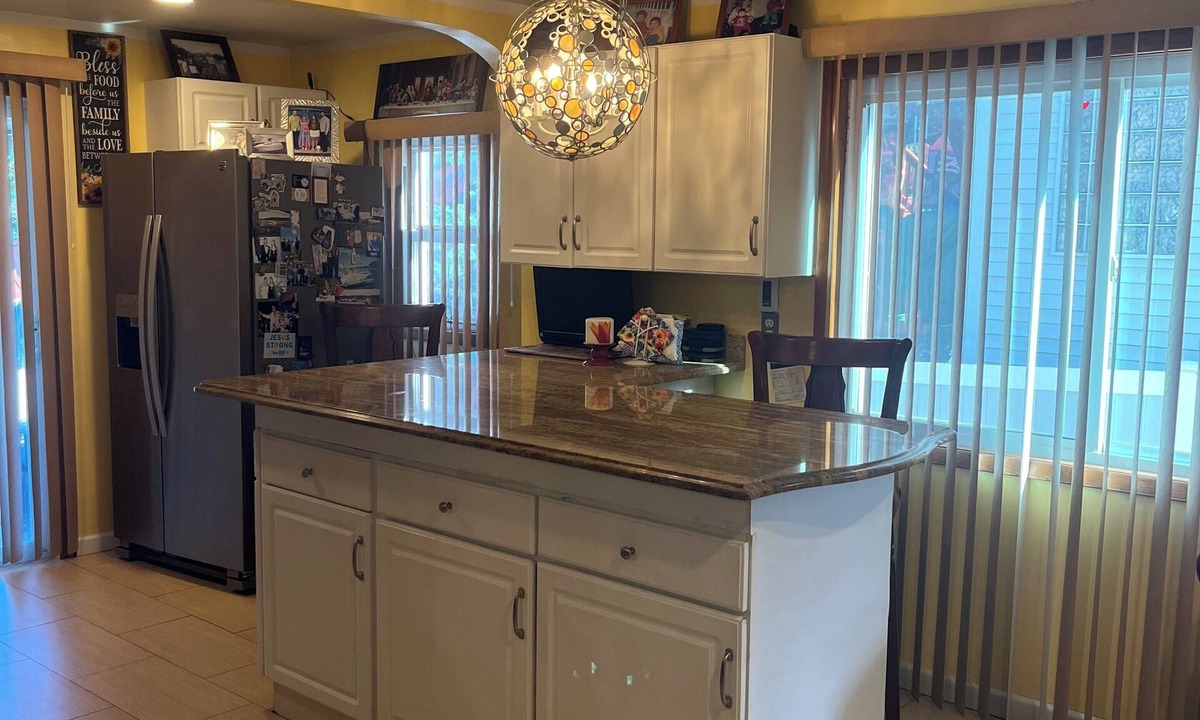 Rutherford House | Walk to Rutherford Transit - Near MetLife Stadium - Three Bedroom - Parking