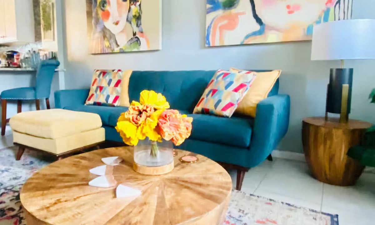 Courier City - Oscawana House | Walk to SoHo Upscale Townhome Quiet & Private