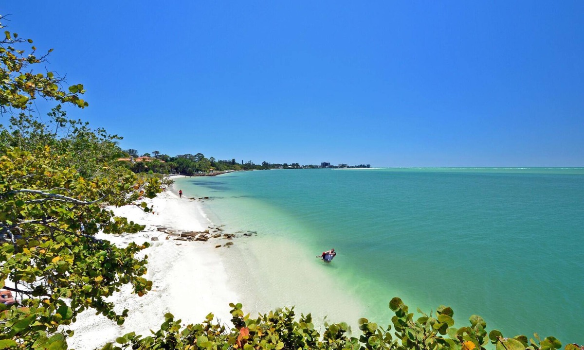 Bay Isle House | Walk to the Beach / Ride to the Village / Pool Home