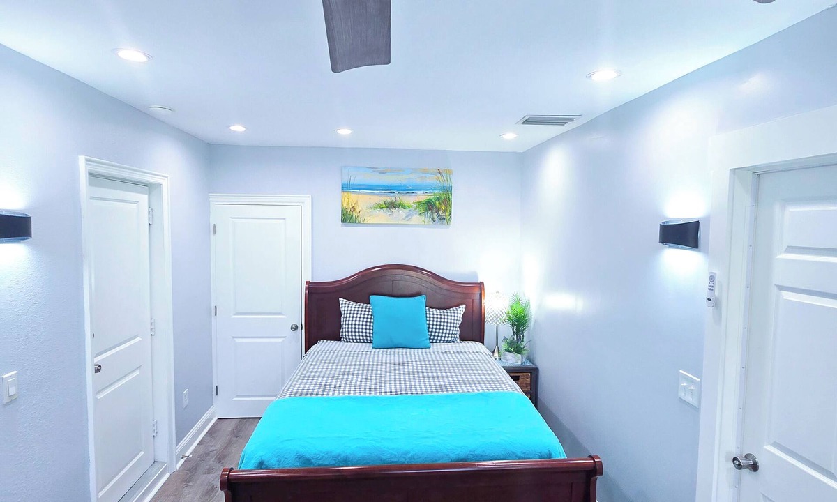 Sarasota House | Walk to the beach