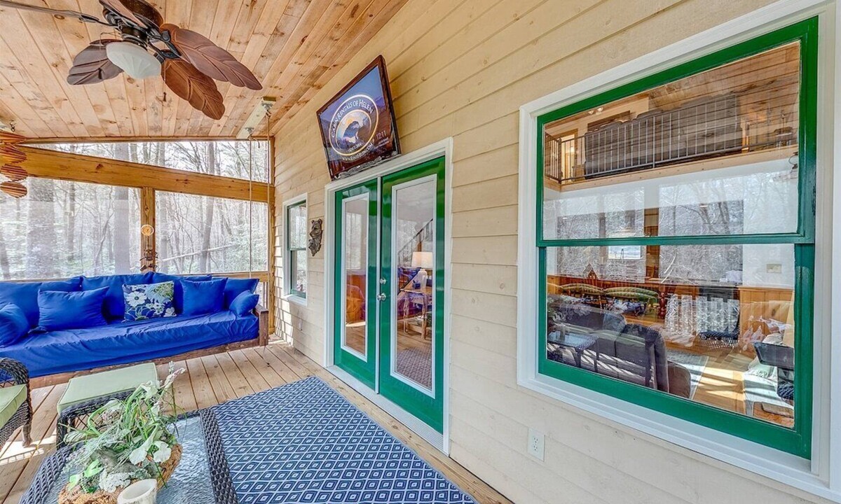 Helen Cabin | Waterfall Cabin/2 BR in Helen | private waterfall with Hot Tub under the stars!