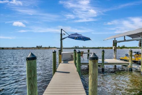 Alabama Grove Terrace House | Waterfront 3B FREE Boat Parking near Downtown