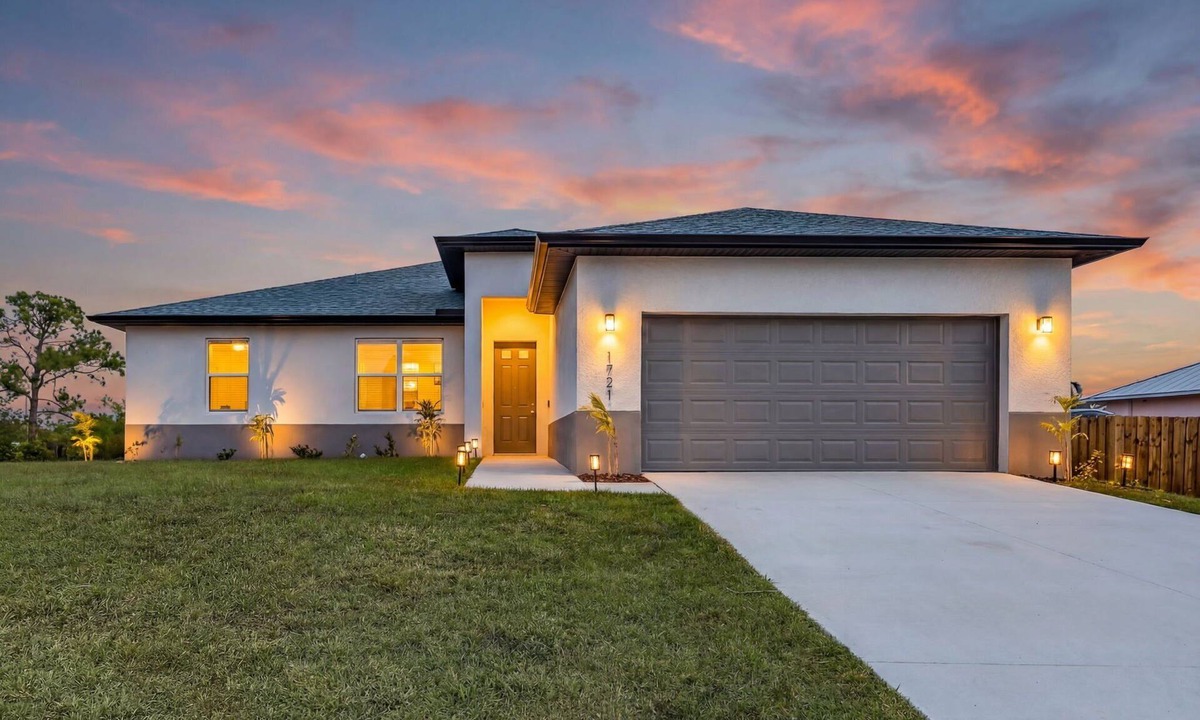 Diplomat House | Waterfront Fun, Fishing & Hot Tub Retreat for Families and Friends - Blue Heron Cottage - Roelens