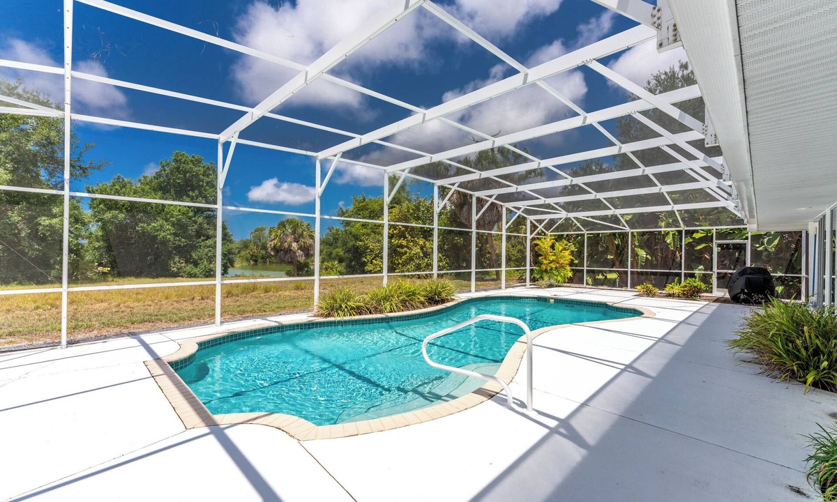 Broadmoor House | WATERFRONT, HEATED POOL, 3/2/2 single-family Rotonda West Home