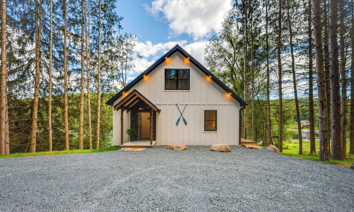 New Albany House | Waterfront Home w/Kayaks, Trails & Petting Zoo!
