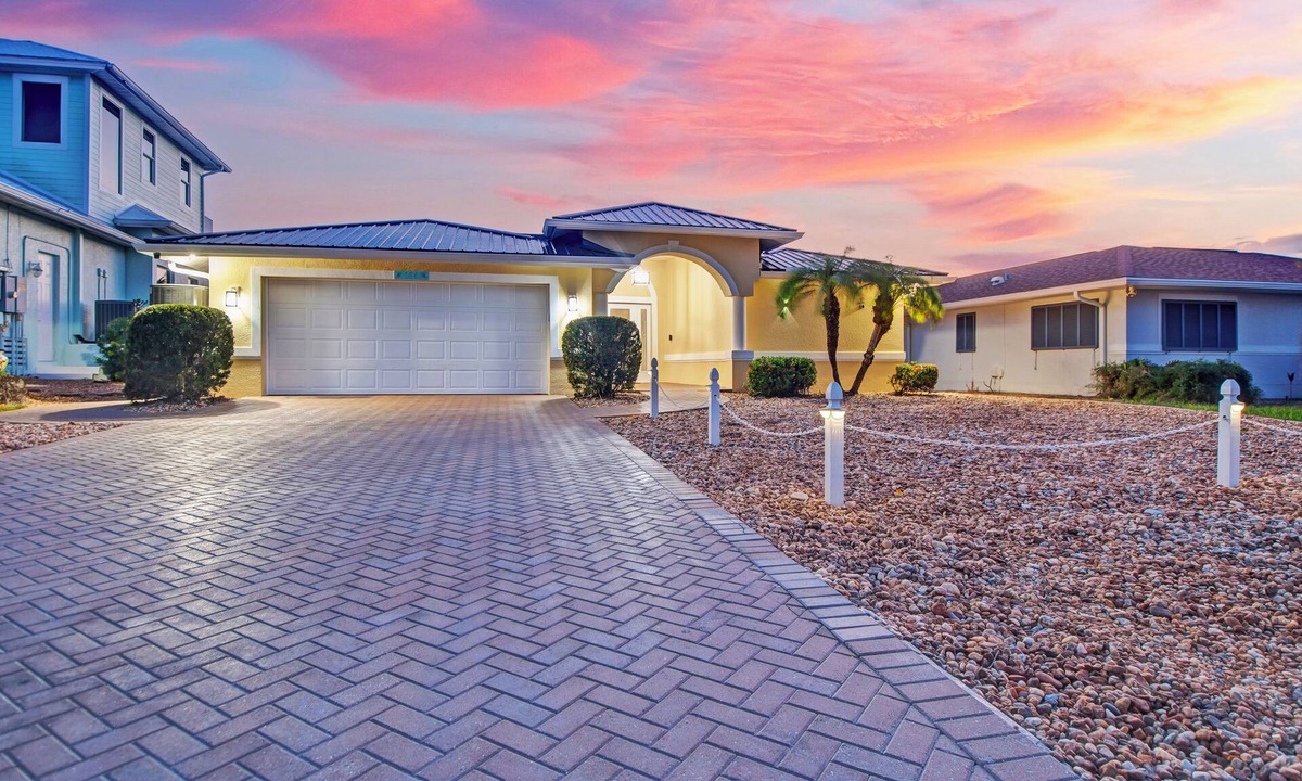 Isles of Capri House | Waterfront home with Pool & Dock - Isles Of Capri, Naples and Marco Island area