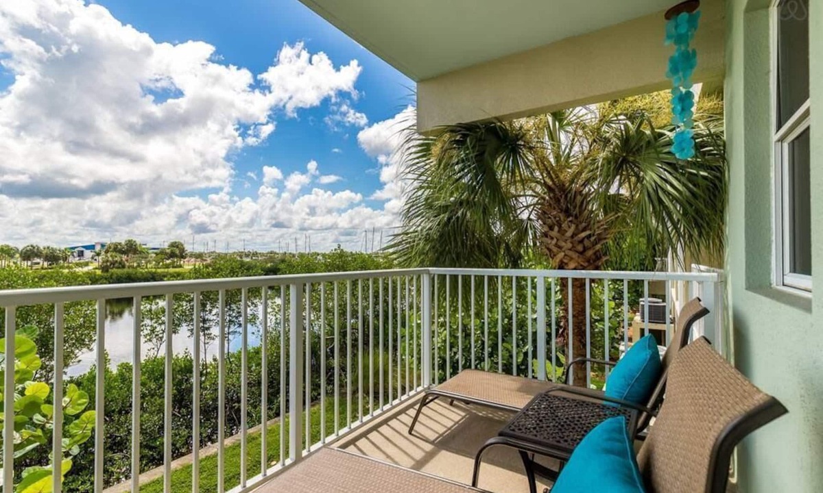 Ruskin House | Waterfront Little Harbor. Keller’s Dockside - walk to the beach!