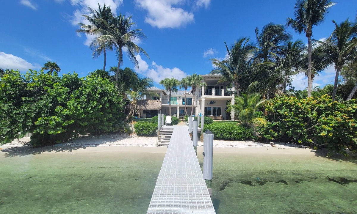 Boynton Beach Villa | Waterfront oasis w/white sand beach, pool & dock minutes to Delray & Palm Beach!