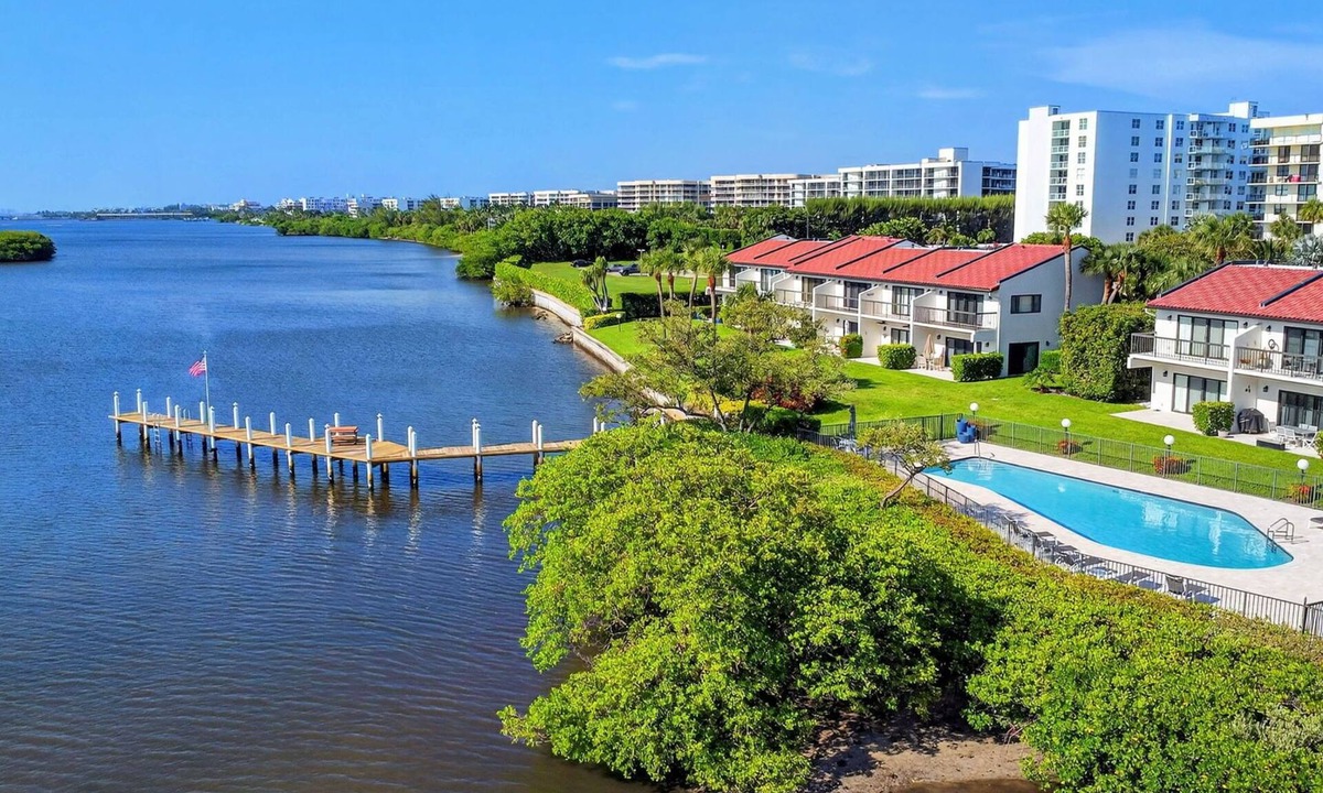 South Palm Beach Condo | Waterfront Palm Beach Escape: Piper