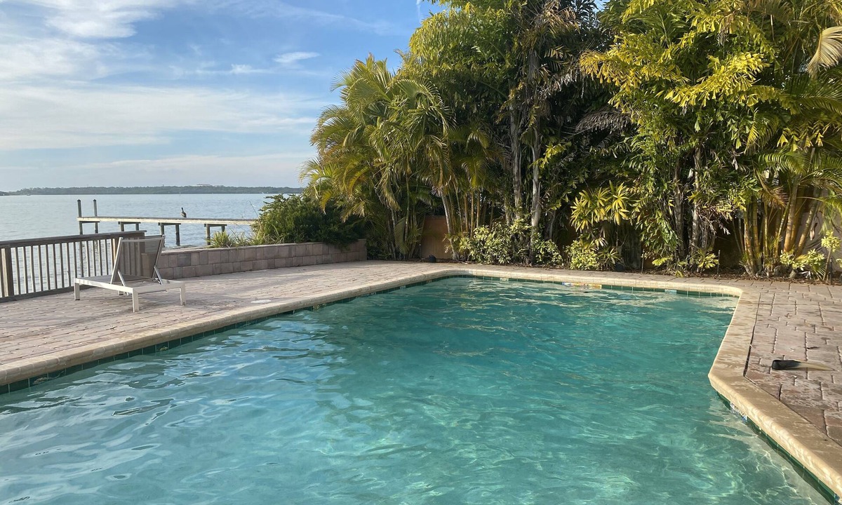Jungle Terrace House | WATERFRONT, Private Pool, 2025 Remodel