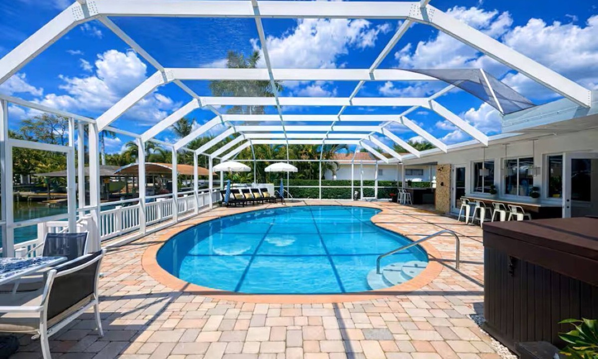 Tampa House | Waterfront Resort - Saltwater Pool/Hot Tub/Sauna/Fishing/Outdoor Kitchen/Golfing