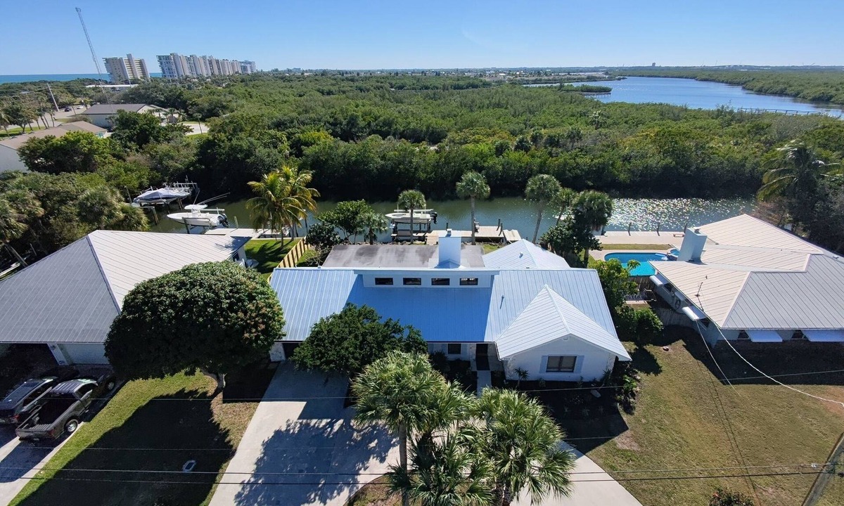 Fort Pierce Shores House | Waterfront Retreat with Private Lift-Dock, Dine and Unwind- 3 Bed 2 Bath Home