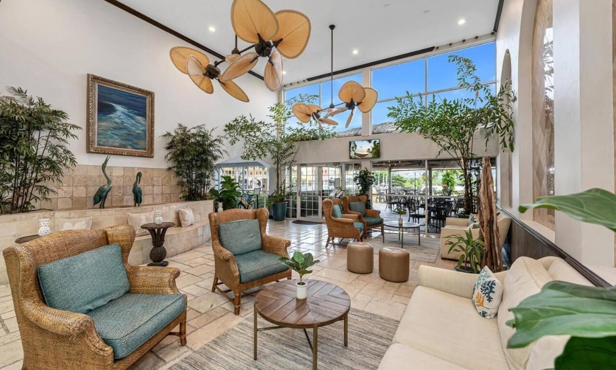 Redevelopment Area Resort | Waterfront Wonder: Cozy Retreat near Naples Pier! 3 Accommodations w/Bay View!