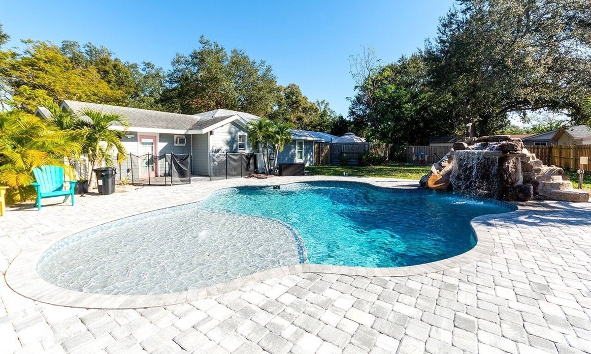West Bradenton House | Waterslide & Pool * Wimpy’s Whereabouts!*