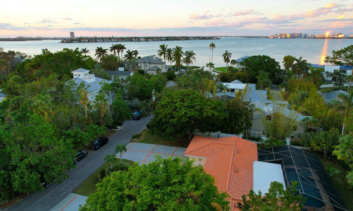 Bay Isle House | Welcome to Our Siesta Sunshine