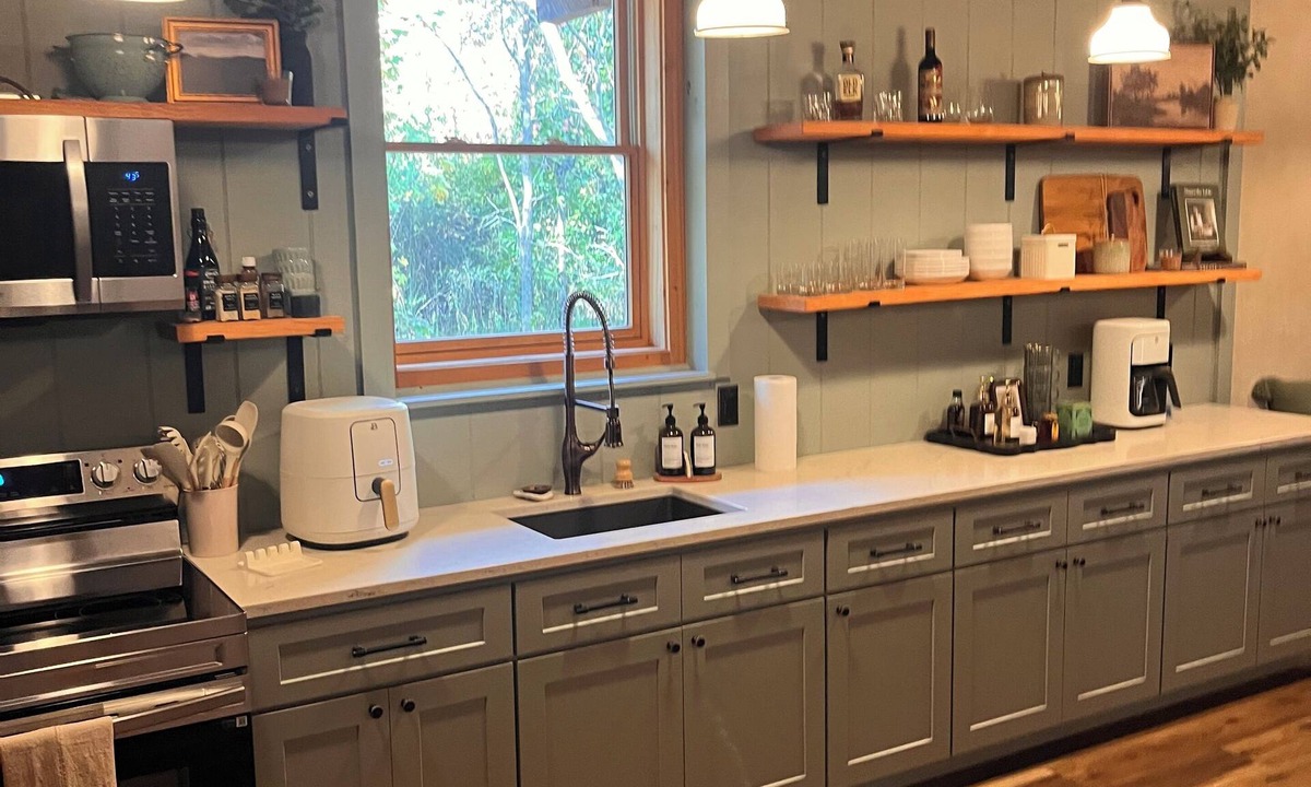 Travelers Rest Cabin | Welcome to your private escape in Traveler's Rest!