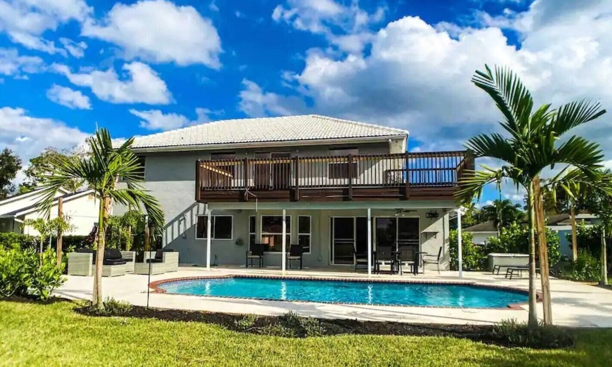 Wellington House | Wellington Family Pool House