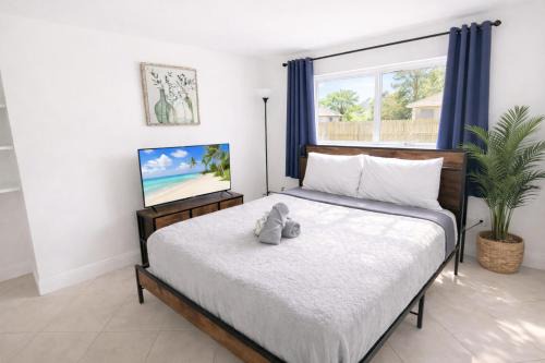 Westgate House | West Palm Beach Stay Rooms for Professionals near Downtown and beaches