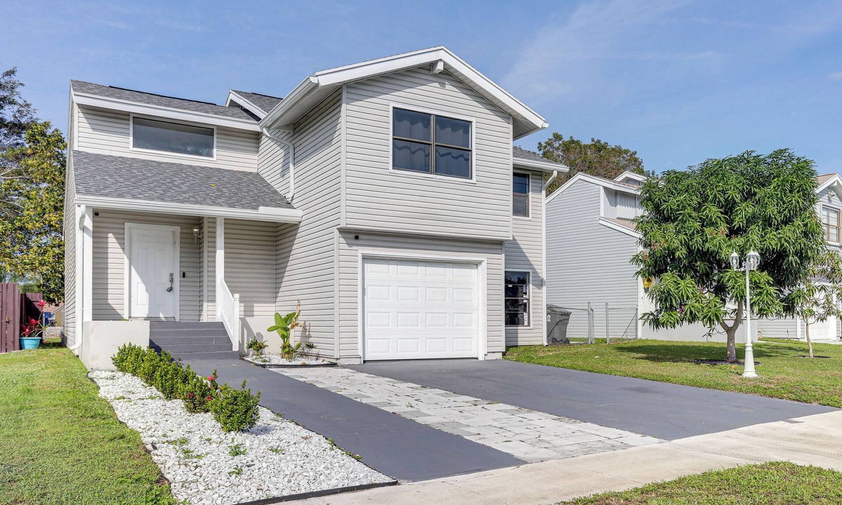 West Palm Beach House | West Palm Beach Lake House: Near Beaches!