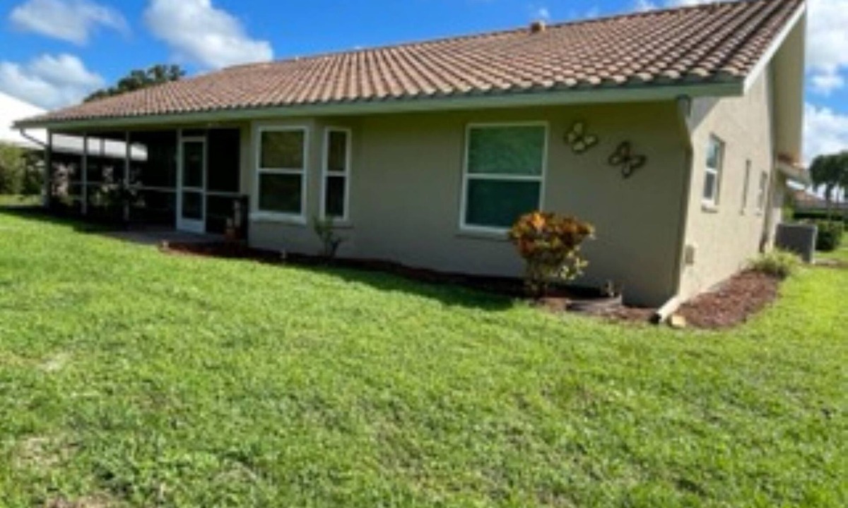 Englewood House | Woodland Drive - Charming home in quiet neighborhood.