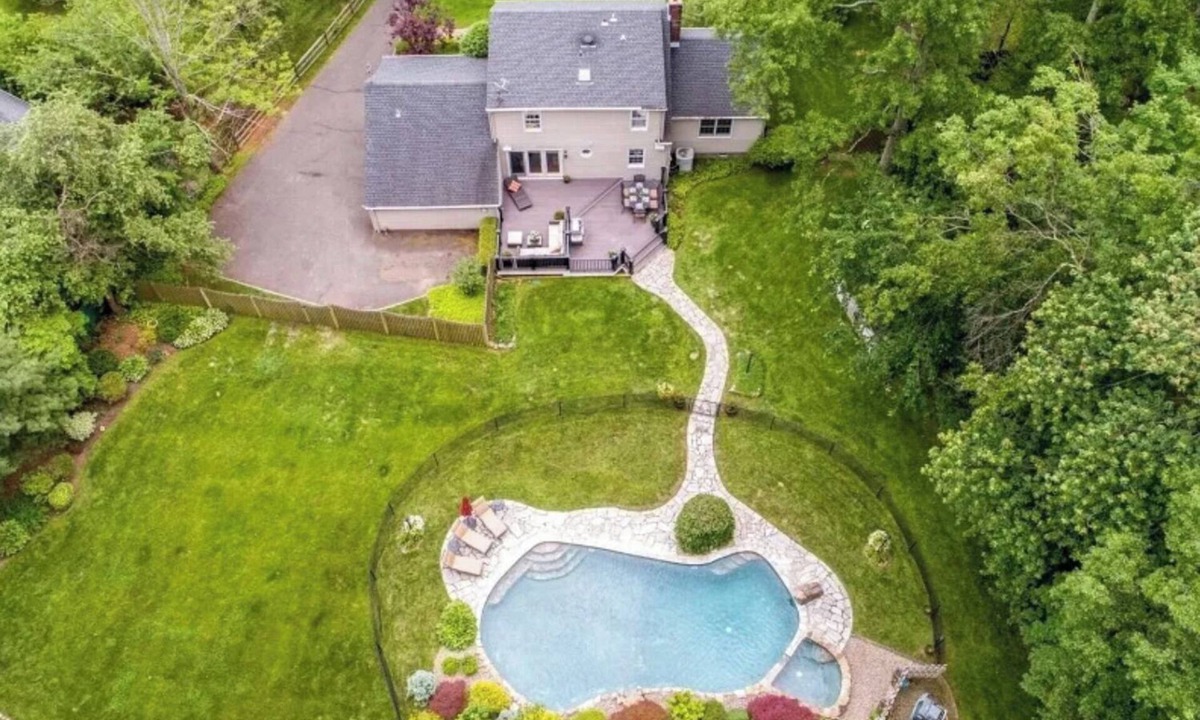 New Providence House | WORLD CUP LUXE–Walk to Train+Heated Pool & Spa-20 Min to Newark Airport-Sleep 10
