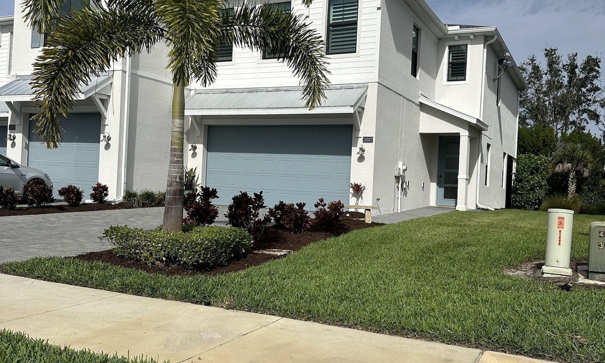 Central Naples House | Your Dream Naples Seasonal Home: Elegant Townhouse Between Mercato & 5th Ave
