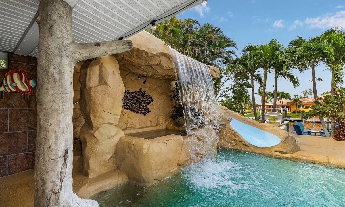 Yacht Club House | Your Finest Vacation!