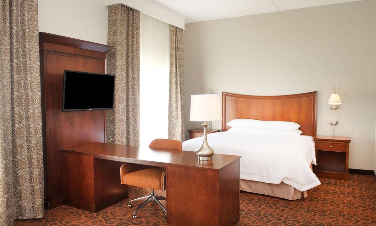 Strabane Hotel | Your Home Base for Exploring Washington with Free Breakfast and Parking