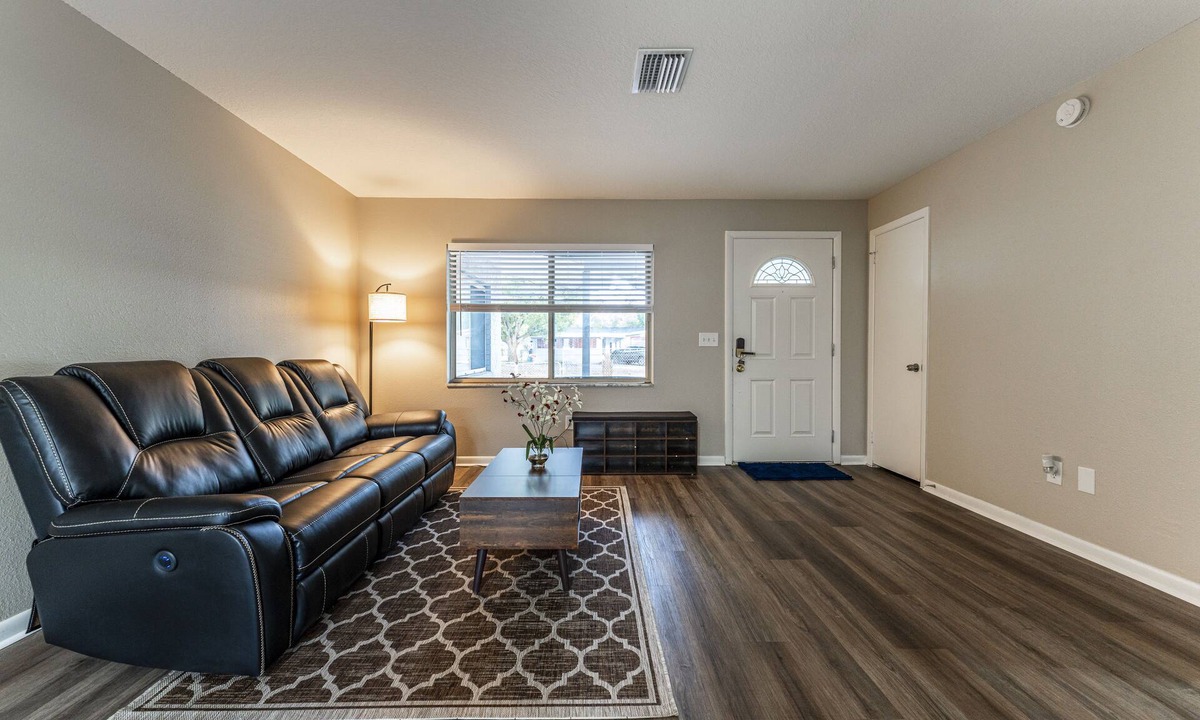 Bearss Plaza House | ZenHomes in Tampa near Busch Gardens
