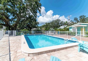 6B Newly Renovated Studio at Coastal Cottages!