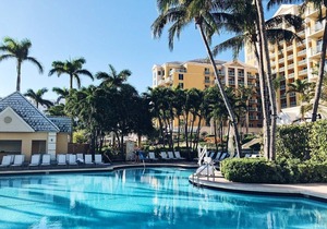 762- Breathtaking Ritz Carlton Apartment Luxury Ritz Carlton 5* Beach Front