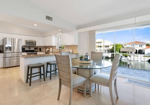 Beautiful Venetian Shores canal home with dockage!