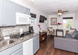 Casa Tranquila, 3 bd2 bath, upper apt, sleeps 6-7