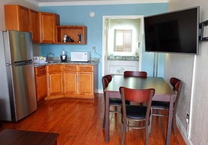 Comfort and Convenience! 2 Relaxing Units, Free Breakfast & Parking, Onsite Pool