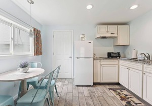 Daytona Inn and Suites - Efficiency Queen