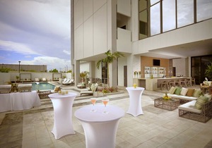 Heavenly Comfortable beds & Pillows! Spacious Room w/Outdoor Pool and Shuttle