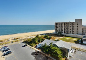 LINENS & DAILY ACTIVITIES INCLUDED! OCEANFRONT/BOARDWALK BUILDING W/ROOFTOP POOL Furnished for comfort after a day in the sun. Relax in this 1100 sq ft unit with great southern exposure and lovely ocean views