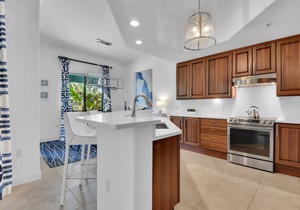 NAPLES BAY RESORT I-205 - Coastal Condo in Downtown Resort Complex