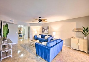 Naples Condo w/Enclosed Balcony & Lake Views!