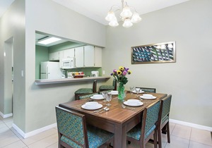 Nature Escape! 2 Family-friendly Units with Full Kitchens! Pool, Playground!