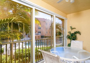 Near Beach and Shopping| Pool & Spa