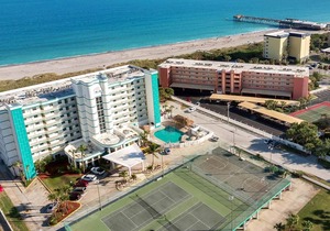 Ocean Front Condo - Excellent Location Next to Pier! Family Friendly in Cocoa Beach